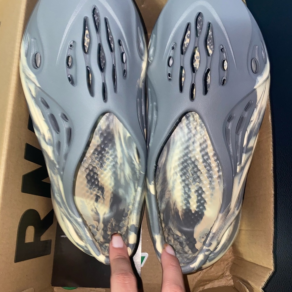 Yeezy foam runner size 8